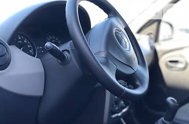 Хетчбек Dacia Sandero 2009 в 