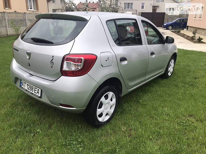 Хэтчбек Dacia Sandero 2016 в Ивано-Франковске