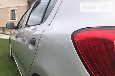 Хетчбек Dacia Sandero 2016 в 