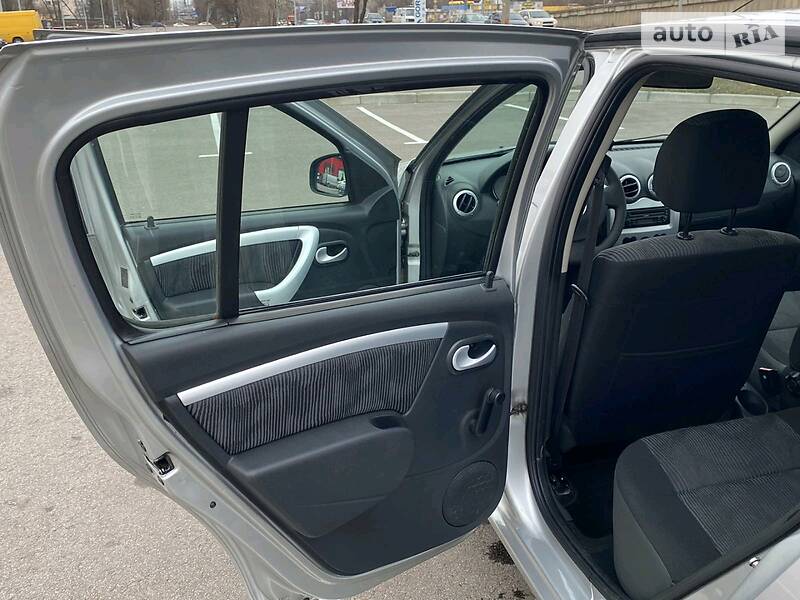 Хетчбек Dacia Sandero 2009 в Києві