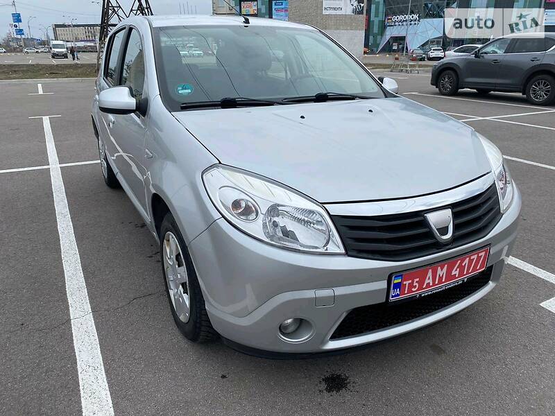 Хетчбек Dacia Sandero 2009 в Києві