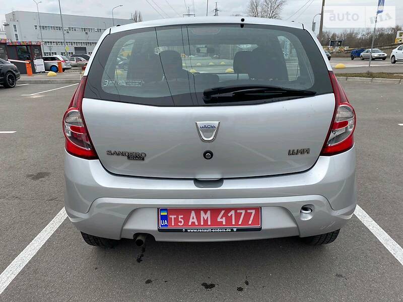 Хетчбек Dacia Sandero 2009 в Києві