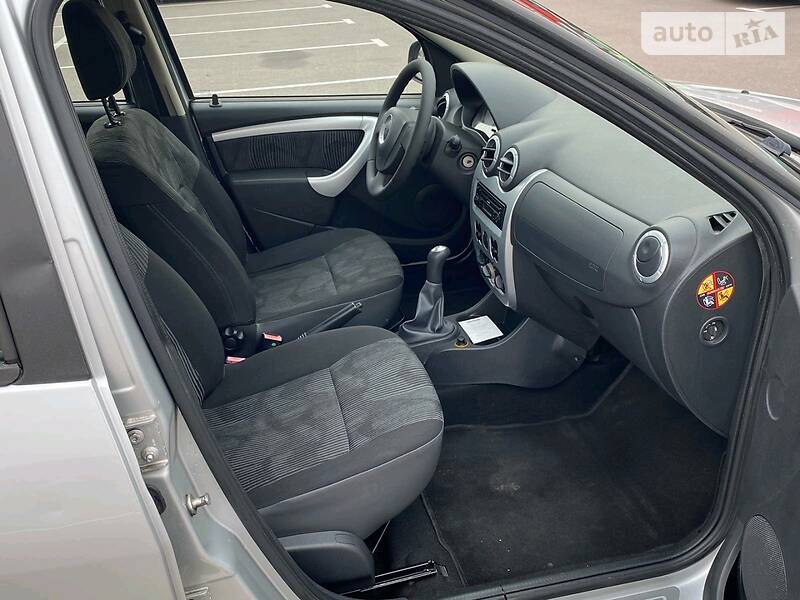 Хетчбек Dacia Sandero 2009 в Києві