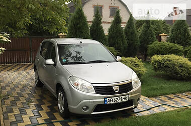 Хетчбек Dacia Sandero 2008 в 