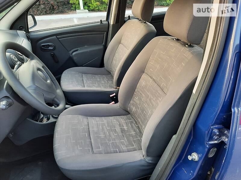 Хетчбек Dacia Sandero 2010 в Полтаві фото 27 Хетчбек Dacia Sandero 2010 в Полтаві