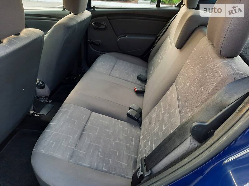 Хетчбек Dacia Sandero 2010 в Полтаві фото 31 Хетчбек Dacia Sandero 2010 в Полтаві