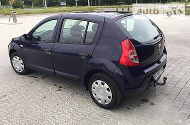 Хетчбек Dacia Sandero 2011 в Дрогобичі