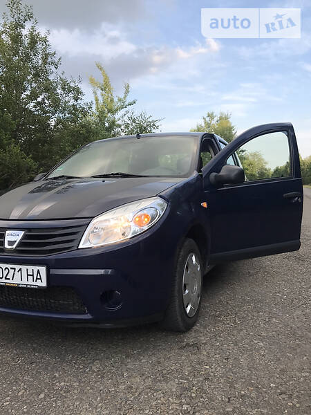 Хетчбек Dacia Sandero 2011 в Дрогобичі