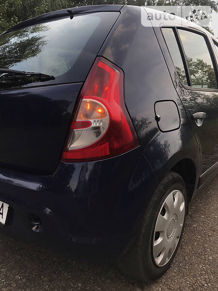Хетчбек Dacia Sandero 2011 в Дрогобичі