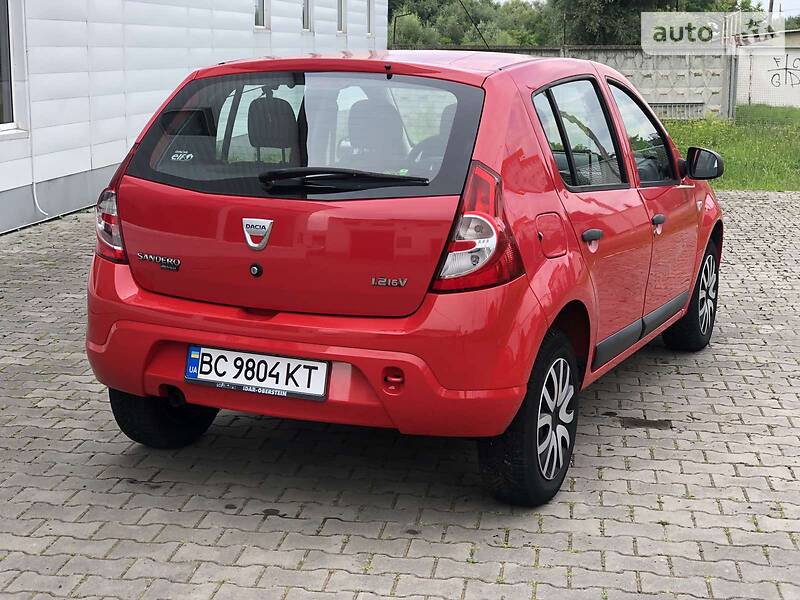 Хэтчбек Dacia Sandero 2009 в Дрогобыче