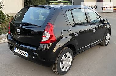 Хэтчбек Dacia Sandero 2010 в Киеве