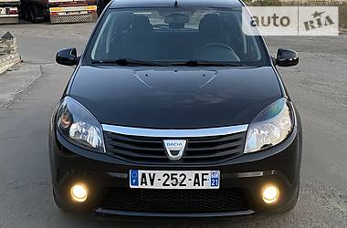 Хэтчбек Dacia Sandero 2010 в Киеве