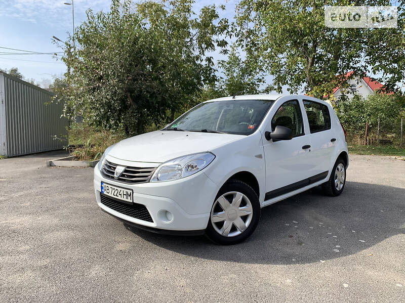 Хэтчбек Dacia Sandero 2009 в Виннице