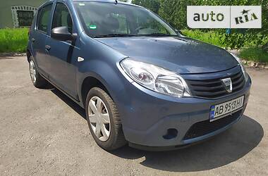 Хэтчбек Dacia Sandero 2009 в Немирове