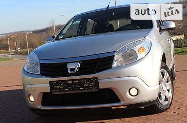 Хэтчбек Dacia Sandero 2009 в Дрогобыче