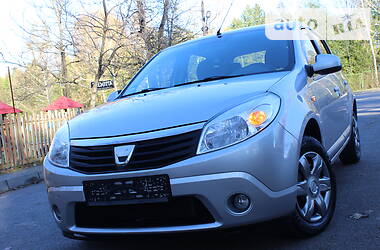 Хэтчбек Dacia Sandero 2009 в Дрогобыче