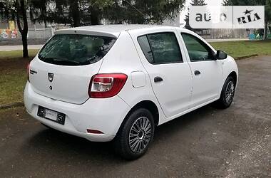 Хэтчбек Dacia Sandero 2016 в Ровно