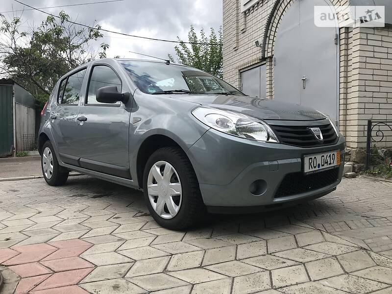 Хэтчбек Dacia Sandero 2010 в Лебедине