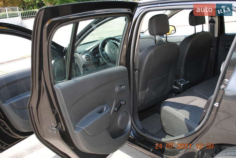 Хетчбек Dacia Sandero 2012 в Кропивницькому