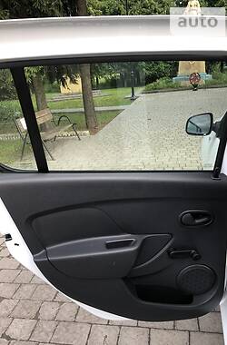 Хэтчбек Dacia Sandero 2016 в Бродах
