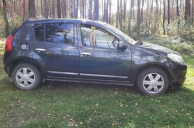 Хэтчбек Dacia Sandero 2011 в Изяславе