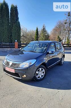 Хэтчбек Dacia Sandero 2008 в Умани