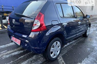 Универсал Dacia Sandero 2010 в Луцке