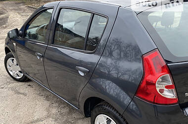 Хэтчбек Dacia Sandero 2008 в Ахтырке