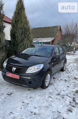 Хэтчбек Dacia Sandero 2009 в Ахтырке