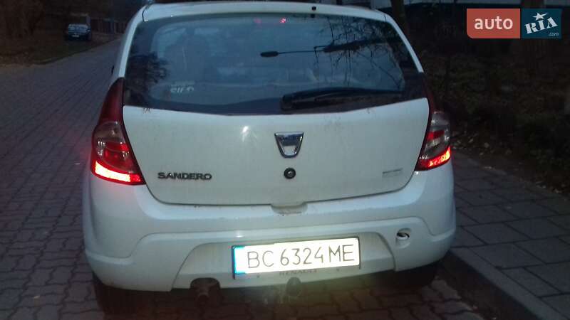 Хэтчбек Dacia Sandero 2011 в Львове