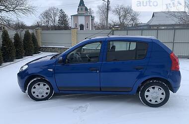 Хэтчбек Dacia Sandero 2009 в Виннице