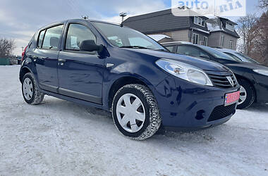 Хэтчбек Dacia Sandero 2009 в Бахмаче