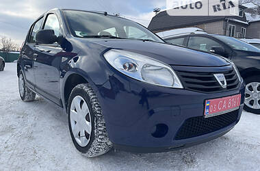 Хэтчбек Dacia Sandero 2009 в Бахмаче