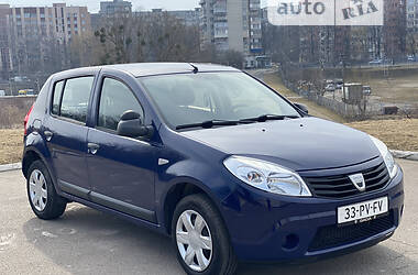 Хэтчбек Dacia Sandero 2009 в Ровно