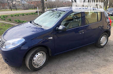 Хэтчбек Dacia Sandero 2009 в Новомосковске