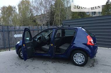 Хэтчбек Dacia Sandero 2008 в Турийске