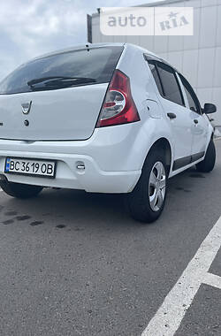 Хетчбек Dacia Sandero 2011 в Львові