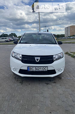Хэтчбек Dacia Sandero 2016 в Львове