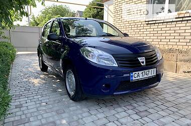 Хэтчбек Dacia Sandero 2009 в Умани