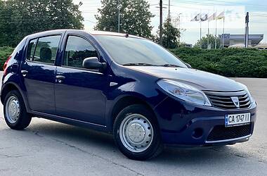 Хэтчбек Dacia Sandero 2009 в Умани