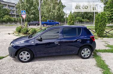 Хэтчбек Dacia Sandero 2015 в Сумах