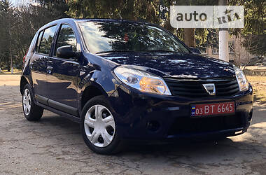 Хэтчбек Dacia Sandero 2010 в Умани