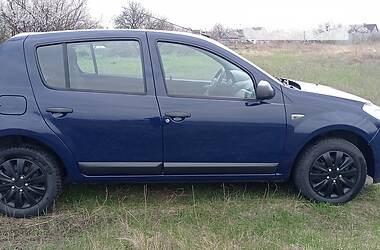 Хэтчбек Dacia Sandero 2009 в 