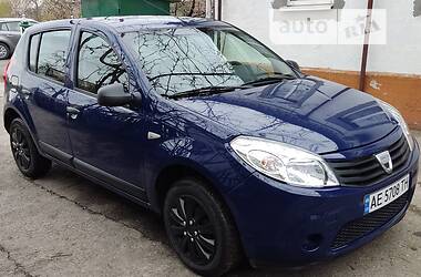 Хэтчбек Dacia Sandero 2009 в 