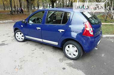 Хэтчбек Dacia Sandero 2009 в Полтаве