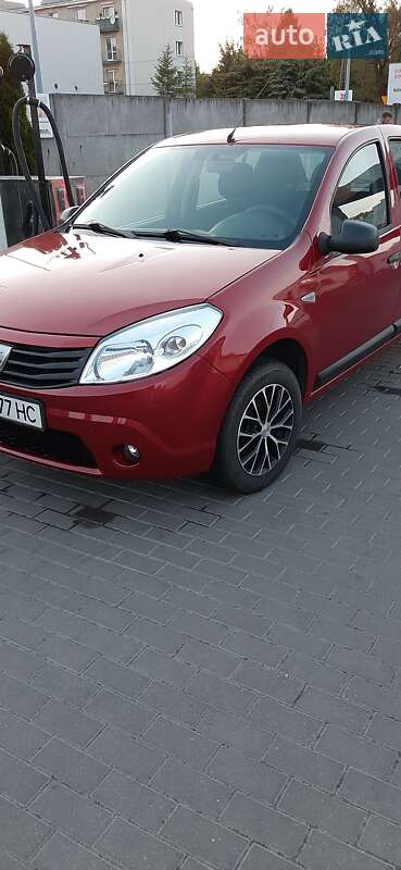 Хэтчбек Dacia Sandero 2011 в Запорожье