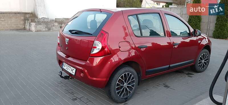Хэтчбек Dacia Sandero 2011 в Запорожье