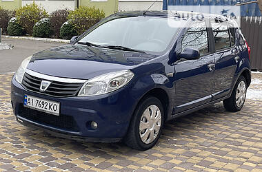 Хетчбек Dacia Sandero 2009 в 
