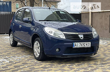 Хетчбек Dacia Sandero 2009 в 
