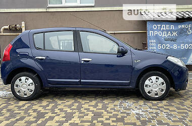 Хетчбек Dacia Sandero 2009 в 